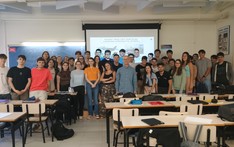 Pamiatkowe zdjęcie po zajęciach w Terrassa School of Industrial, Aerospace and Audiovisual Engineering