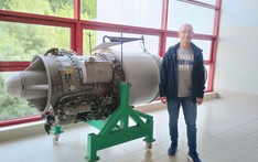 Zdjęcie z laboratorium silników